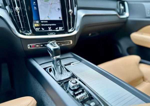 Volvo V60 cena 99900 przebieg: 159550, rok produkcji 2018 z Człuchów małe 631
